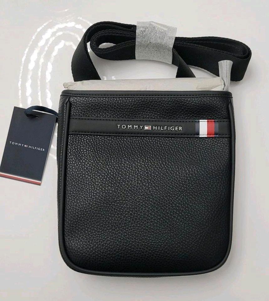 Tommy Hilfiger Herren Tasche NEU in Heidelberg