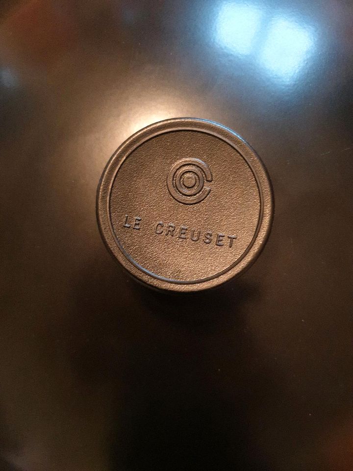 Le Creuset WOK aus Gusseisen mit Deckel in Freiburg im Breisgau