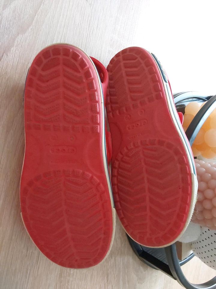 UNISEX CROCS SANDALEN GR C12 29/30 ROT/BLAU GUTER ZUSTAND in Velbert