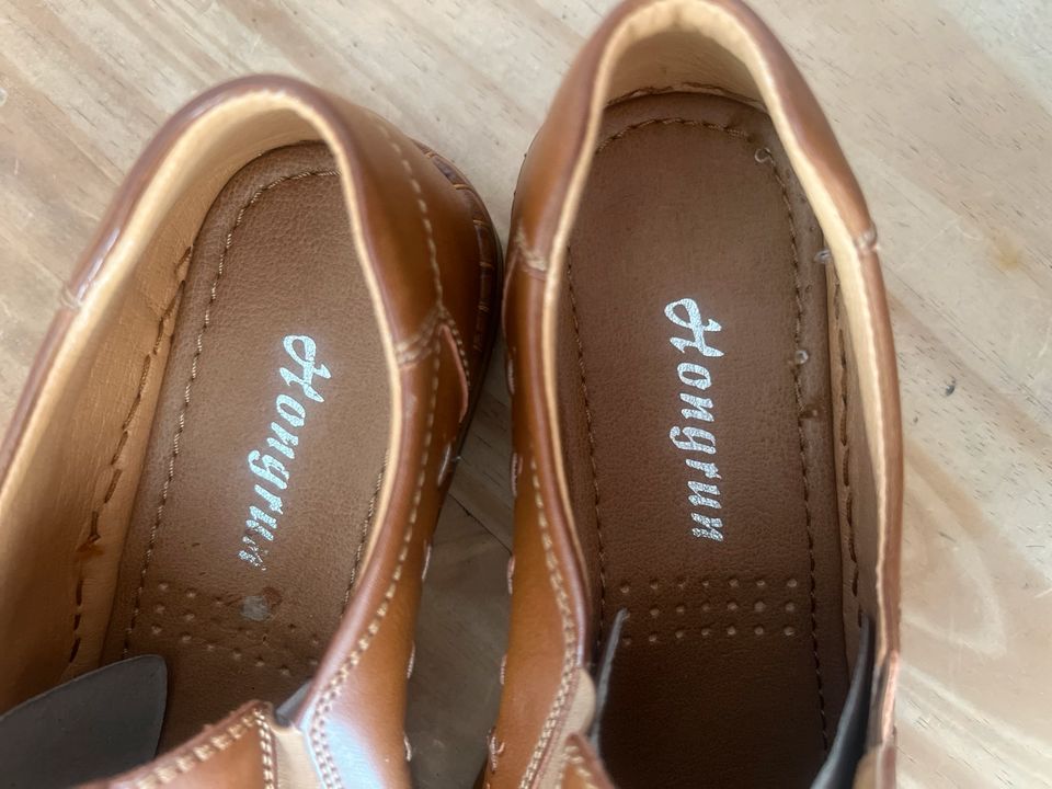 Schuhe / Slipper neu in Hohen Neuendorf