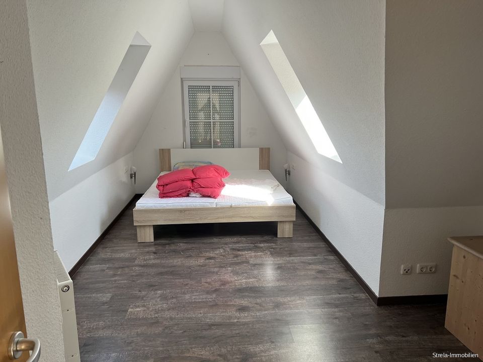 Schöne Maisonette-Wohnung mit Balkon und PKW-Stellplatz zu verkaufen in Altenpleen
