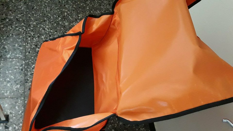 Zeitungs- Austräger- Rolli mit 2 Taschen zum aushängen in Sprockhövel