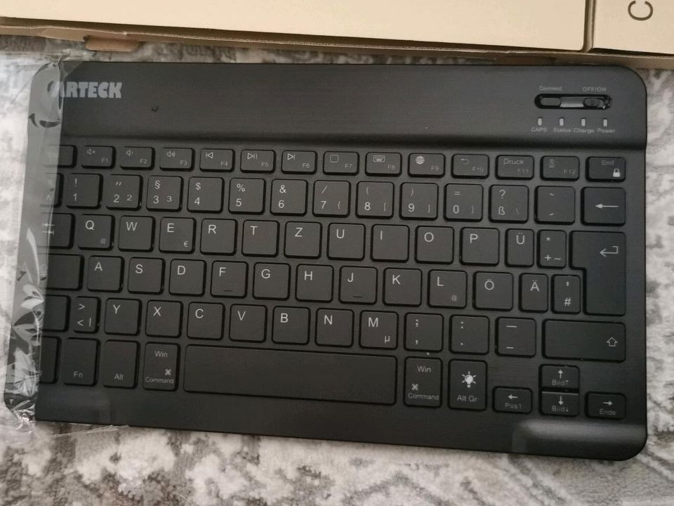 Universal Bluetooth Tastatur (Arteck) in Leipzig