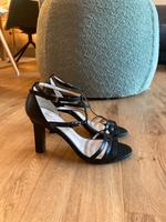HUGO BOSS Sandalen Pumps NEU Absatz Gr. 36 7,5 cm schwarz Rheinland-Pfalz - Mainz Vorschau