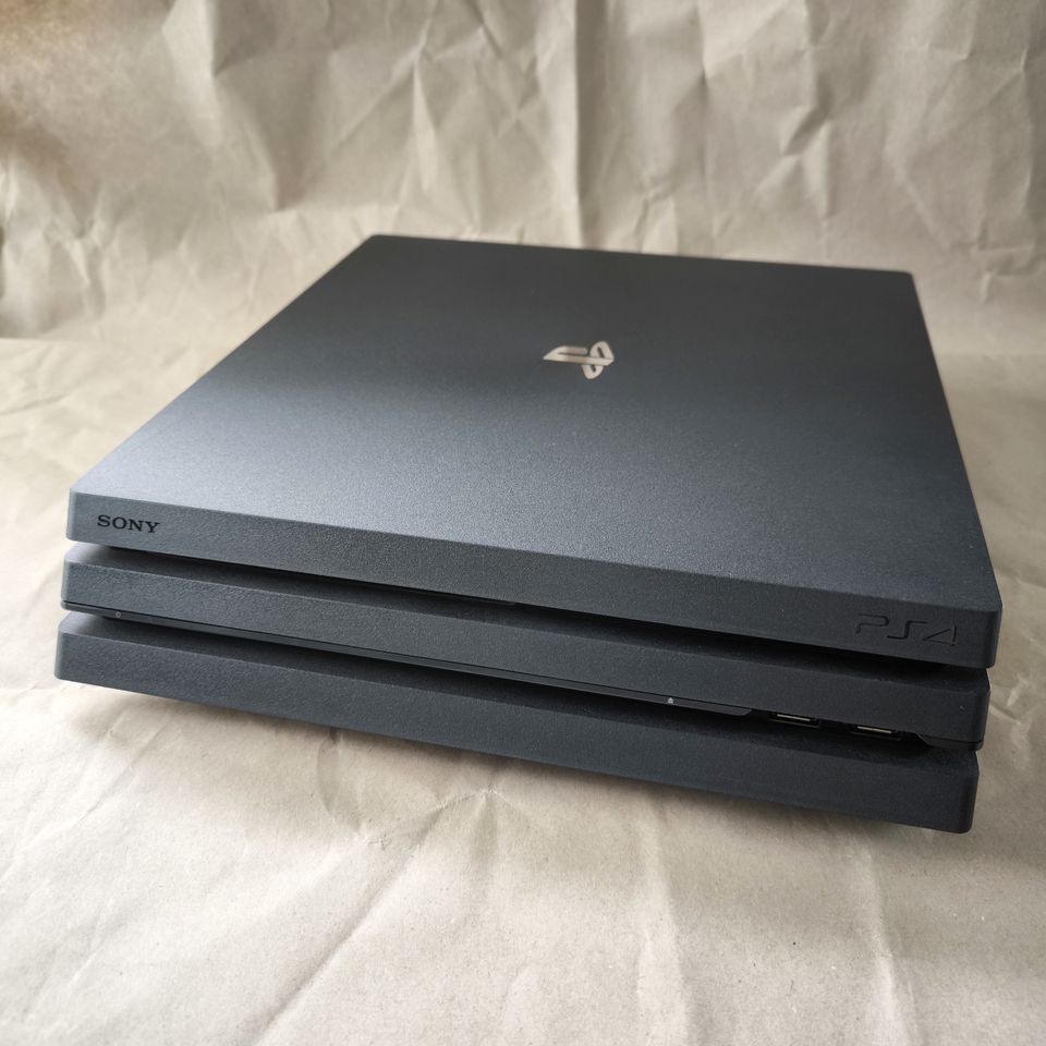 Playstation 4 Pro / 1 TB / Top in Isselburg