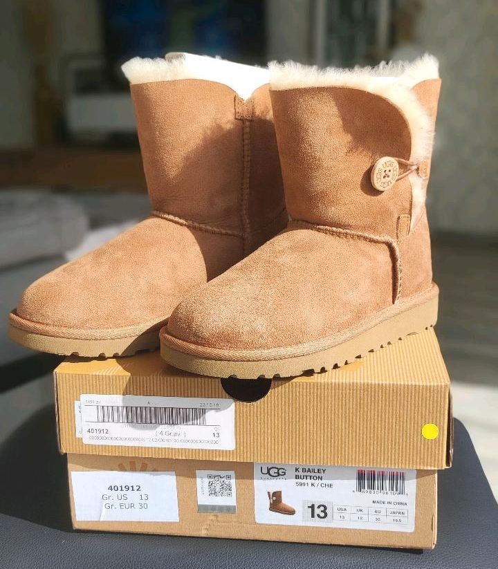 UGG's Gr. 30 Mädchenstiefel in Witten