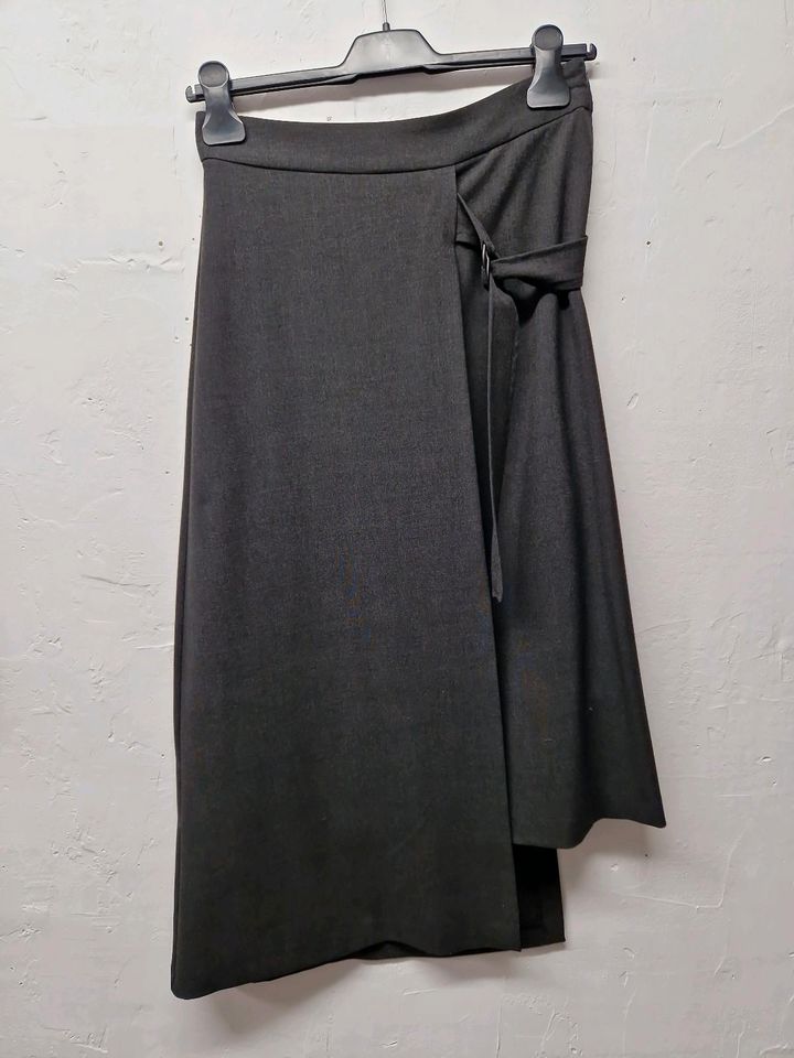 Damen Midirock Primark Gr 36 schwarz in Haar