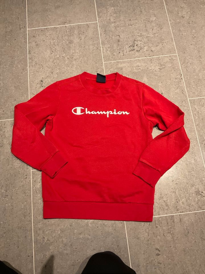 Champion Sweatshirt, rot, Gr. 138/140 in Duisburg