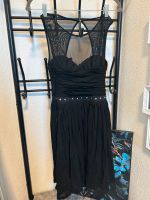 Guess Abendkleid Cocktailkleid Nietenbesatz schwarz Gr. 36 Baden-Württemberg - Kirchardt Vorschau