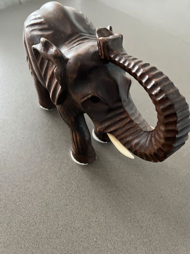 Deko aus Holz - Figur Elephant in München