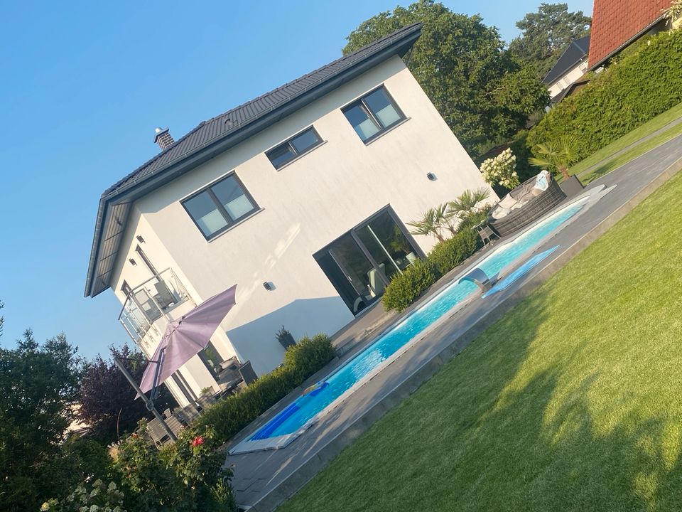 Luxuriöses Ferienhaus im Grünen mit Pool temporär zu vermieten in Berlin