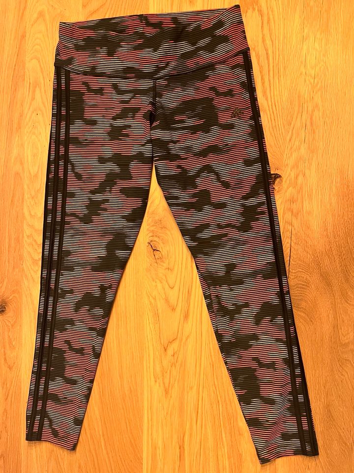 Außergewöhnliche Adidas Leggins im 1A Zustand Gr. L in Hamburg