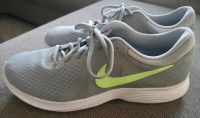 Nike Turnschuh, Sportschuh, Sneaker, Größe 44,5 Hessen - Echzell  Vorschau