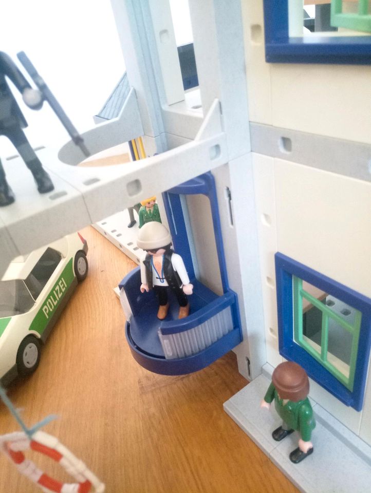 Playmobil große Polizewache Station Autos Cityhaus Landeplatz in Hennef (Sieg)