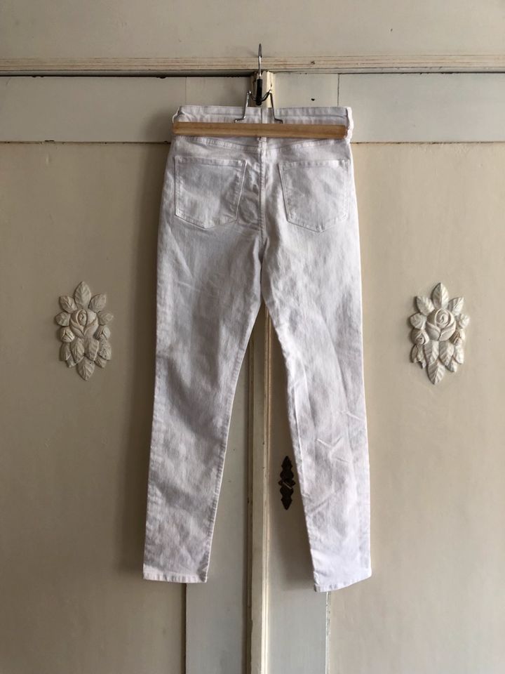 Gr. 146 H&M Skinny High Waist Stretchhose Röhrenjeans weiß in Berlin