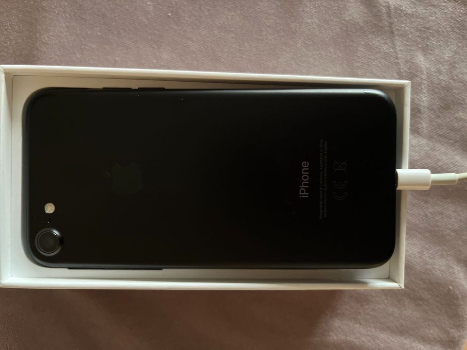 Apple iPhone 7 schwarz 32GB in Dresden