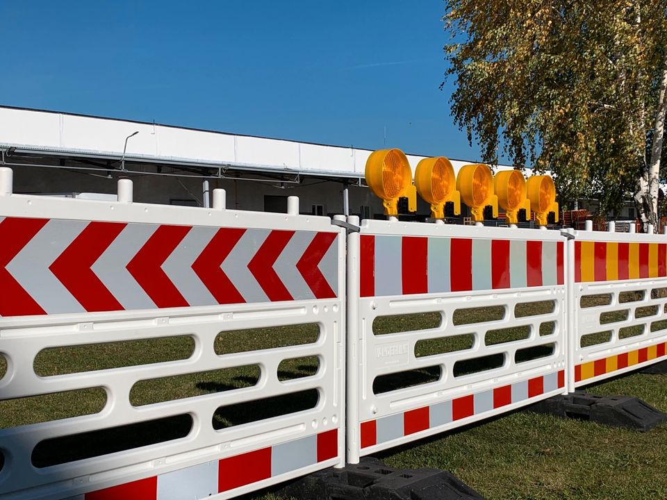 Schrankenzaun 2,1x1m Absperrschranke RA1 Teporärer Zaun Bauzaun in Halle