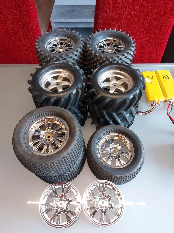 Traxxas E-Maxx 1:8 Monstertruck in Besigheim