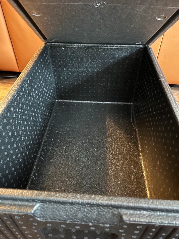 Thermobox mit Deckel in schwarz/grau 44 Liter in Neutraubling