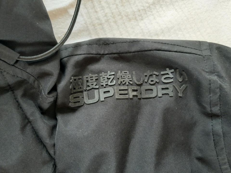 Superdry Jacke schwarz Größe S unisex in Leonberg