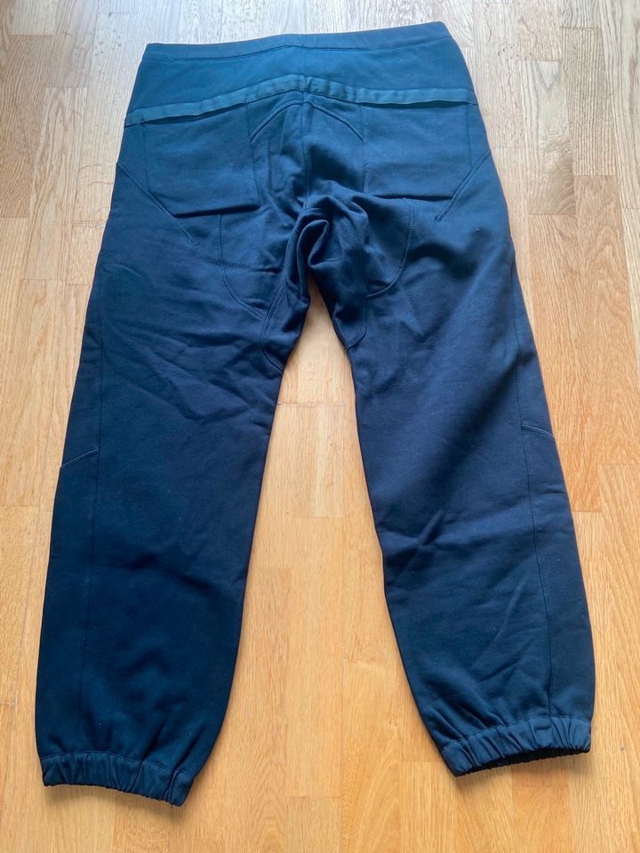 Acronym P39-PR Organic Cotton 8-pocket Sweatpant Schwarz in Berlin