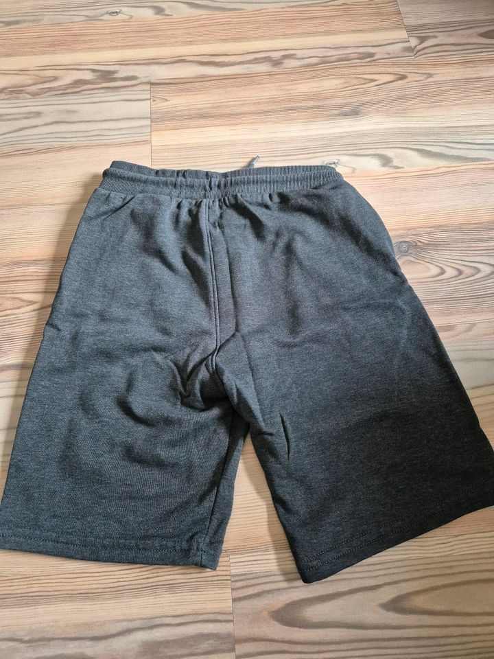 Graue Sweatshorts von H&M in Heiligenhaus