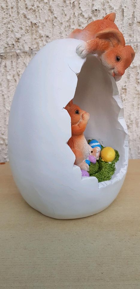 Osterdeko "Hase im Ei" in Alsdorf