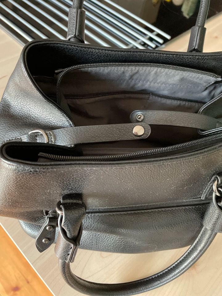 Schwarze Tasche, neu in Suhlendorf