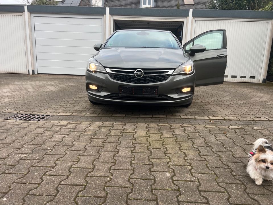 Opel Astra in Duisburg