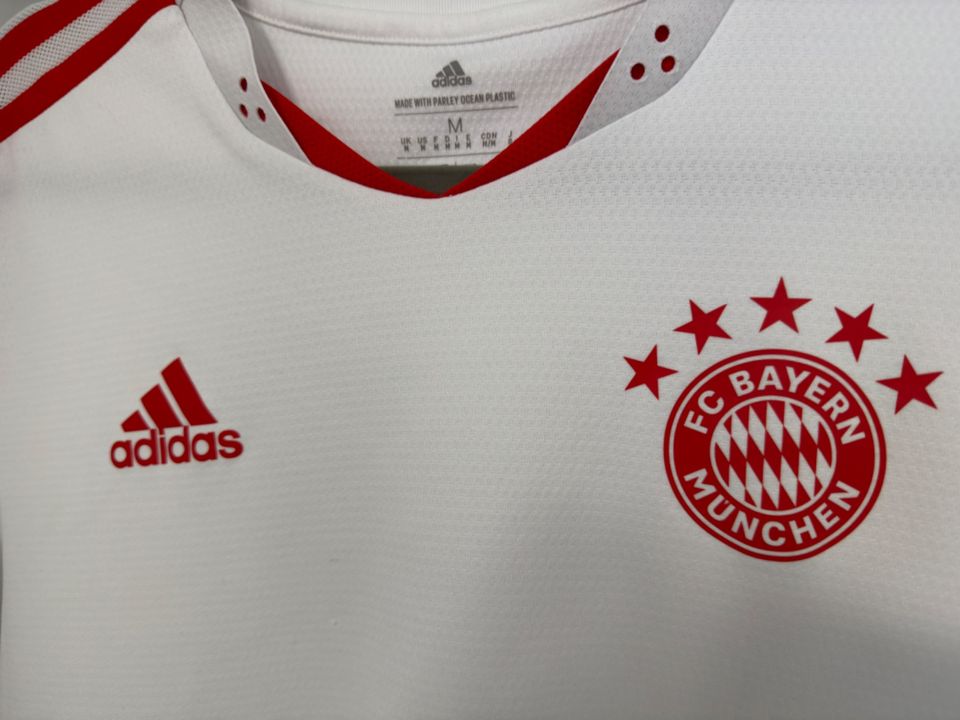 FC Bayern PRO Trainingsshirt | Shirt | Gr. M | Trikot | adidas in Gütersloh