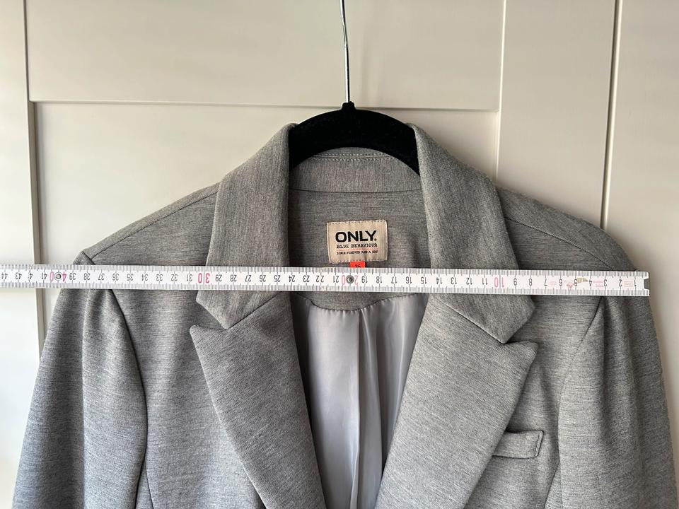 Only Blazer Gr. 36 grau hellgrau tailliert wie neu in Hamburg