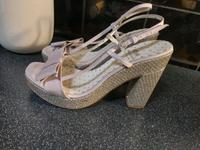 moschino Schuhe highheels Nordrhein-Westfalen - Castrop-Rauxel Vorschau