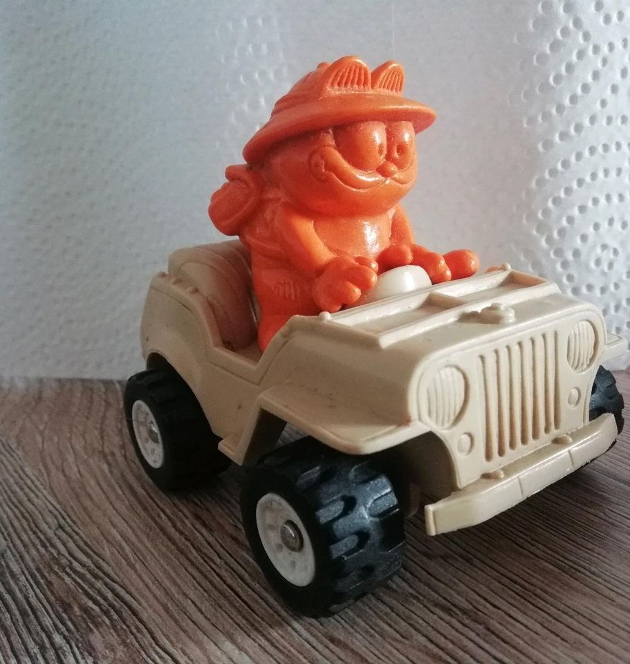 Garfield im Geländewagen Bully Rohling in Waal