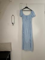 H&M Maxikleid hellblau M neuwertig Midi lang Blümchen Blumen Baden-Württemberg - Fellbach Vorschau