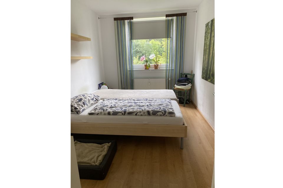 Leverkusen: Bezugsfreie und modernisierte 4-Zimmer-Wohnung mit Blick ins Grüne in Leverkusen