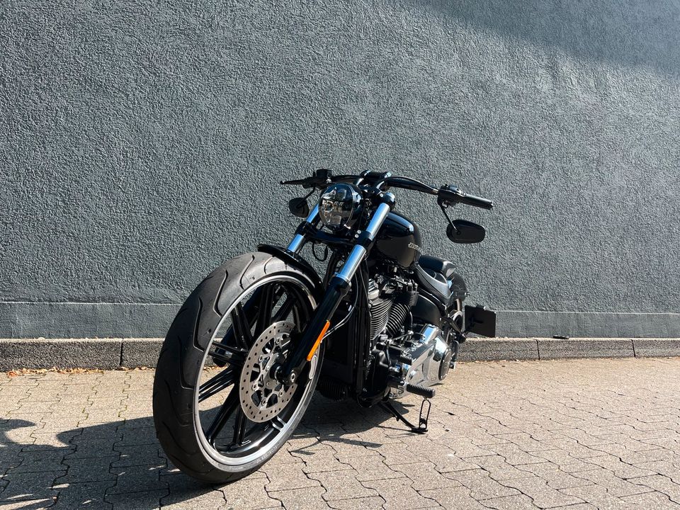 Harley Davidson Breakout FXBRS 240er Jekill & Hyde Air-Ride 114ci in Essen