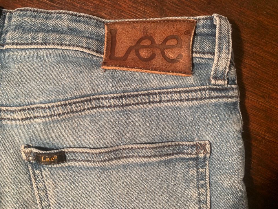 Lee Jeans Malone stonewashed 31/32 (weist eher wie 30) in Budenheim