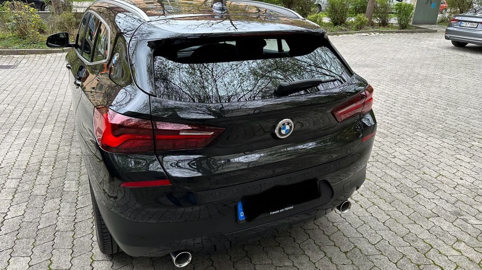 BMW X2 sDrive 18d Aut+ AHK+DAB+NAVI+SHZ in München