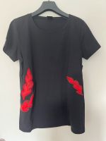 Pinko T-Shirt schwarz mit roten Applikationen Gr. L *neuwertig* München - Trudering-Riem Vorschau
