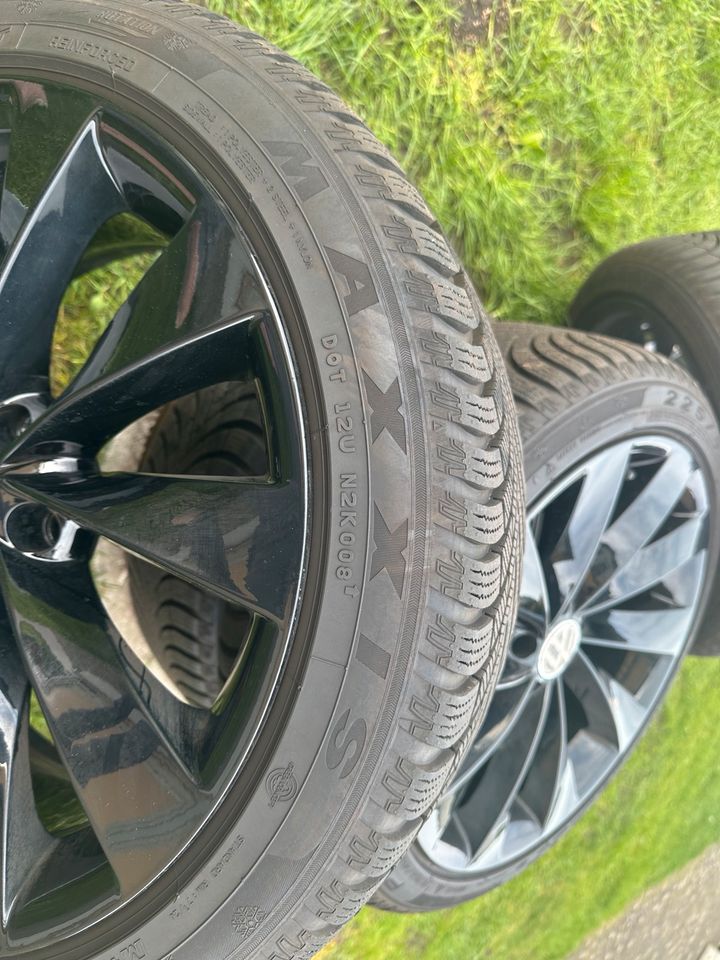 Passat CC Golf Scirocco Touran Winterräder 225/45R19 Schwarz in Vetschau