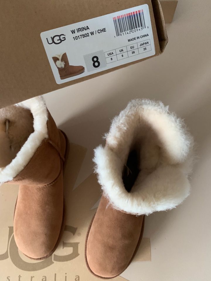 UGG Irina Boots 39 Chestnut mit Swarovski Nadel neu und OVP in Hümmerich