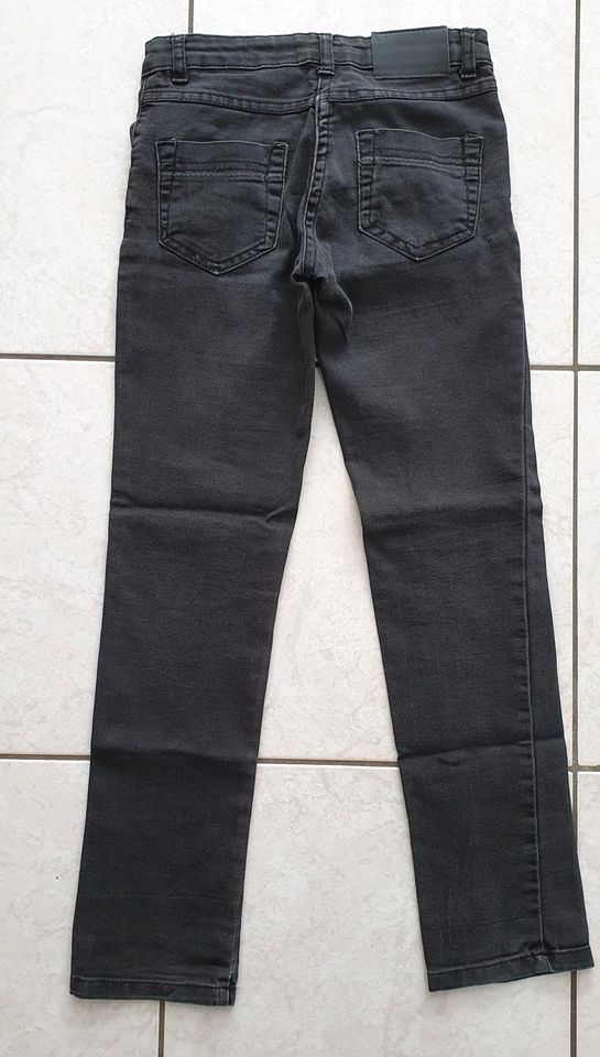 Lange schwarze Jeans/ Größe 128/ Mädchen in Dettingen unter Teck