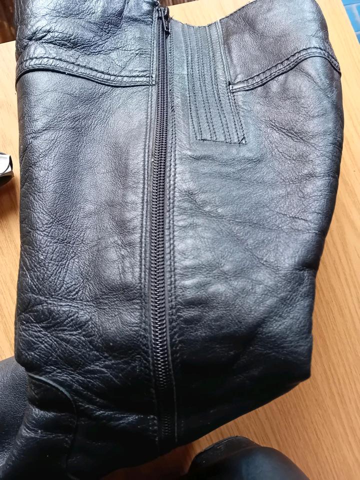 (0028) SHEEGO | Damen Stiefel wadenlang | Gr 40 | Schaft 49cm XXL in Norden