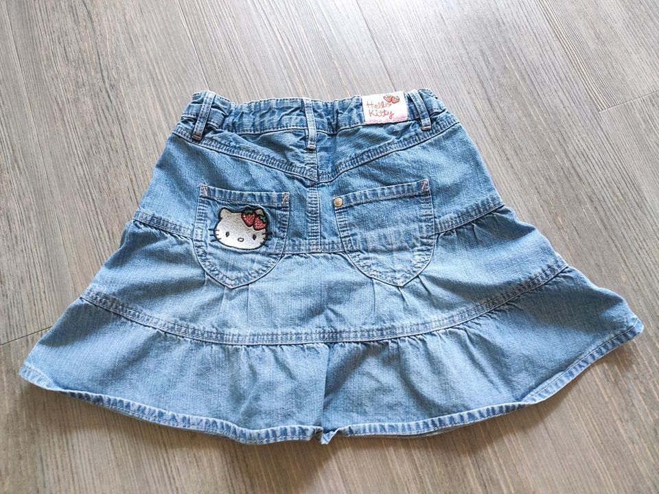 2 Mädchen Jeans-Röcke 128 u.a. H&M Hello Kitty in Schweinfurt