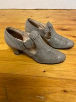 30er Jahre Schuhe grau Original Nordrhein-Westfalen - Dinslaken Vorschau