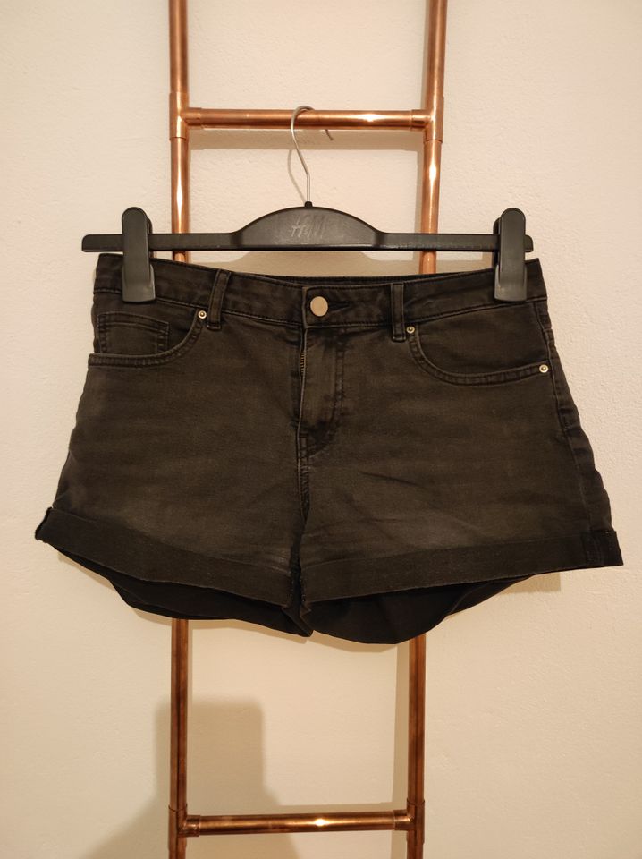 schwarze high-waist H&M Shorts / Booty-Shorts / kurze Hose / Shor in Berlin