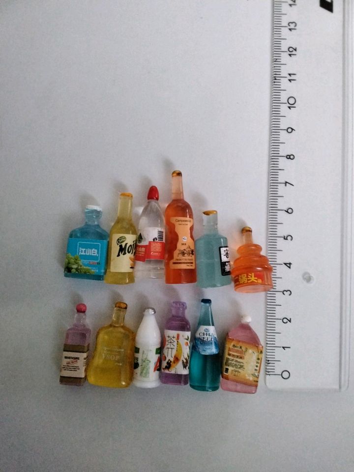 Wichtel Zubehör 12 miniatur Flaschen in Naumburg (Saale)