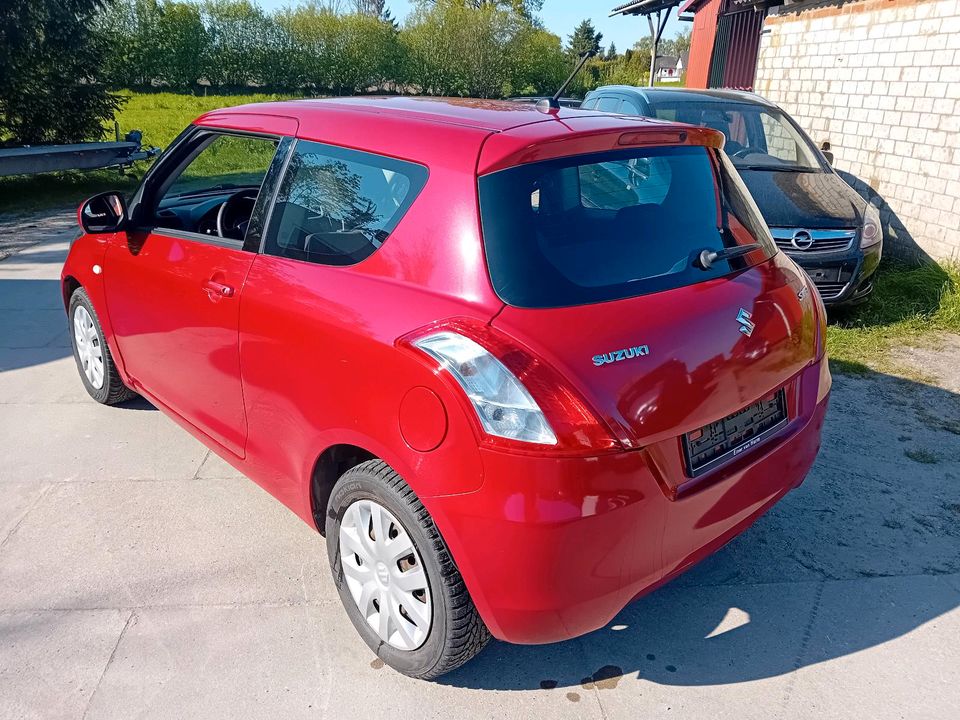 Suzuki Swift Benzin Euro 5 Klima fahrbereit Tüv 26 in Klein Gladebrügge