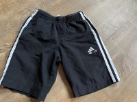 Adidas Sporthose kurze Hose Größe 116 Niedersachsen - Bad Bederkesa Vorschau