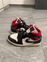 Jordan 1 in rot Gr 40,5 Hessen - Kaufungen Vorschau